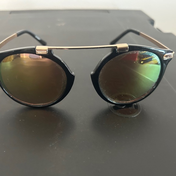 Black Round Sunglasses with Gold Bridge main image 7